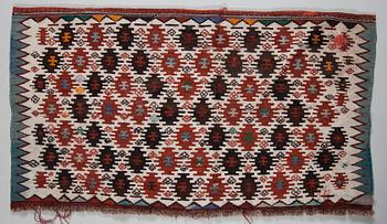 KELIM, VÄSKA OCH MATTA, antika. Väskan 107x47 cm, höjd 38 cm. Mattan 107x59 cm.