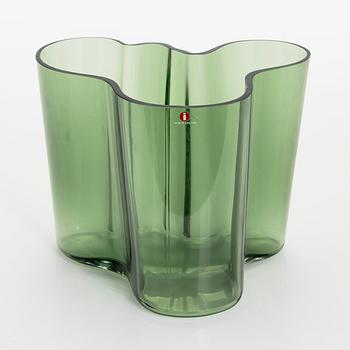 Alvar Aalto, a 'Savoy' 50-year jubilee vase, 3030, signed A. Aalto 1936-1986 Iittala 4180/8000.