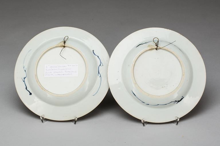 TALLRIKAR, porslin. 2 st. Kina, Qianlong (1735-96).