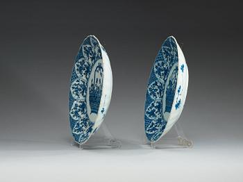 A pair of blue and white dishes, Qing dynasty, Kangxi (1662-1722).