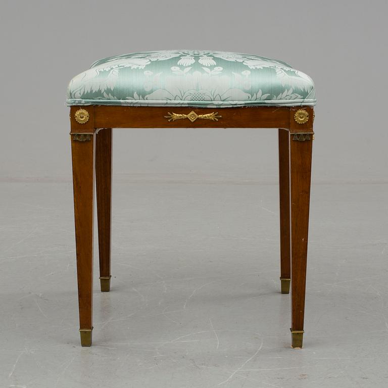 TABURETT, gustaviansk-stil, 1900-tal.