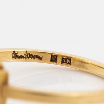 Wiwen Nilsson, Ring, 18K guld med fasettslipad röd sten, Lund 1940.