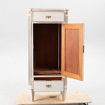 Skåp, gustaviansk stil, 1900-tal.