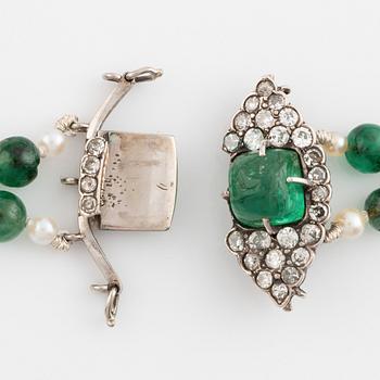 An emerald and pearl necklace with a silver clasp with a cabochon-cut emerald and old-cut diamonds.