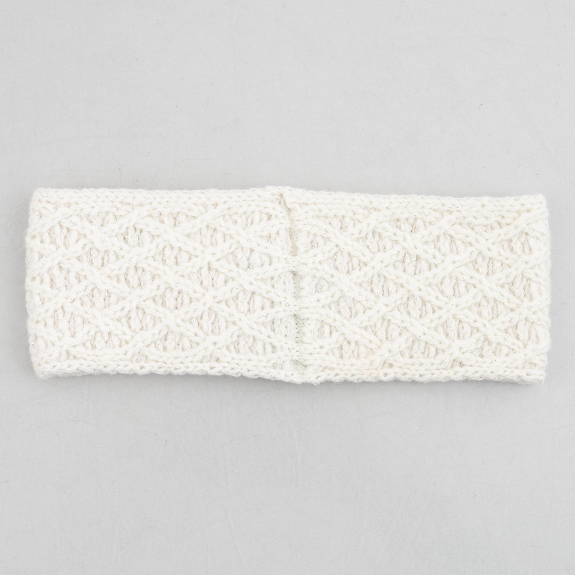 Chanel, a white cashmere and wool headband.