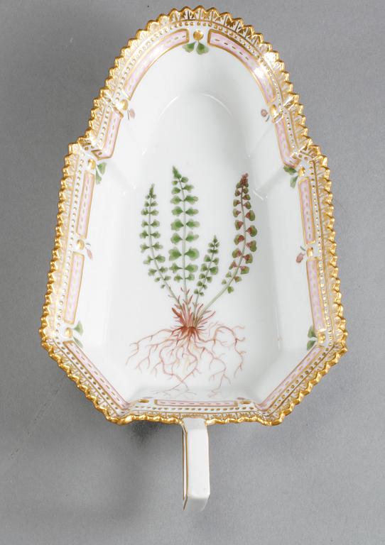 GELÉFAT, porslin, "Flora Danica", Royal Copenhagen, 1900-talets andra hälft.