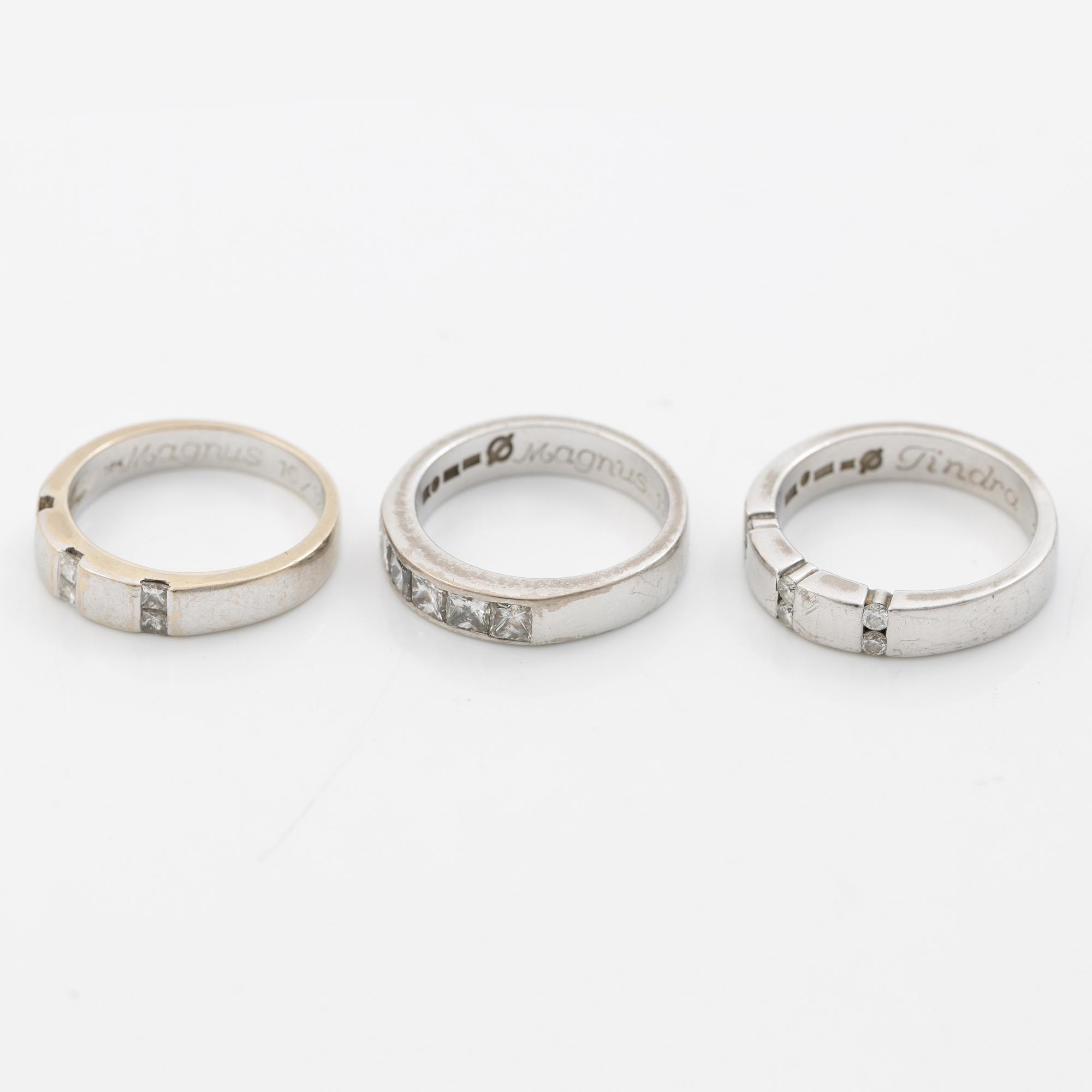 Three rings, 18K white gold with brilliant-cut and princess-cut diamonds.