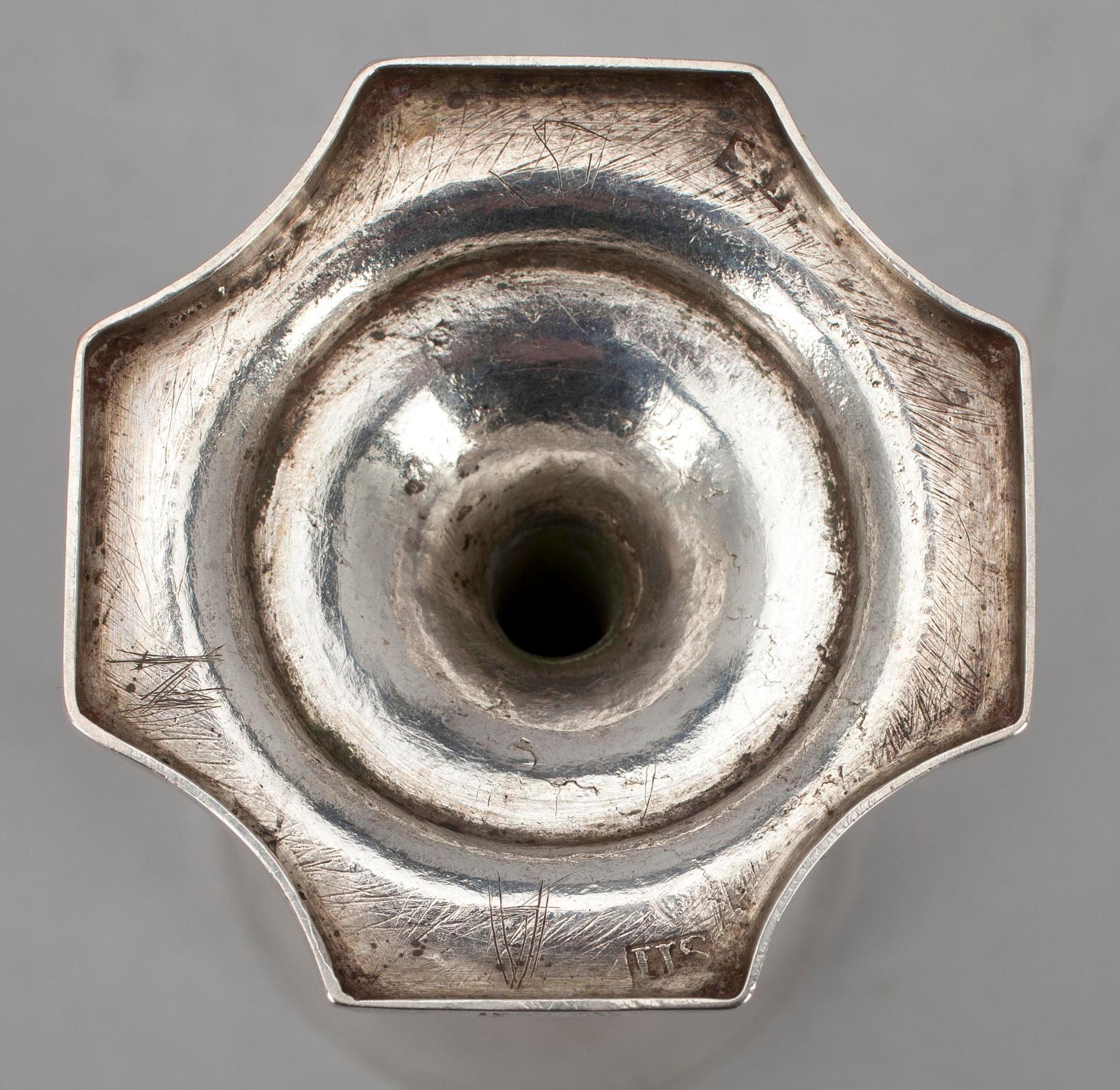 KALK, silver, stämplad SII samt Westi, ca 1800. Vikt 38,4 g.