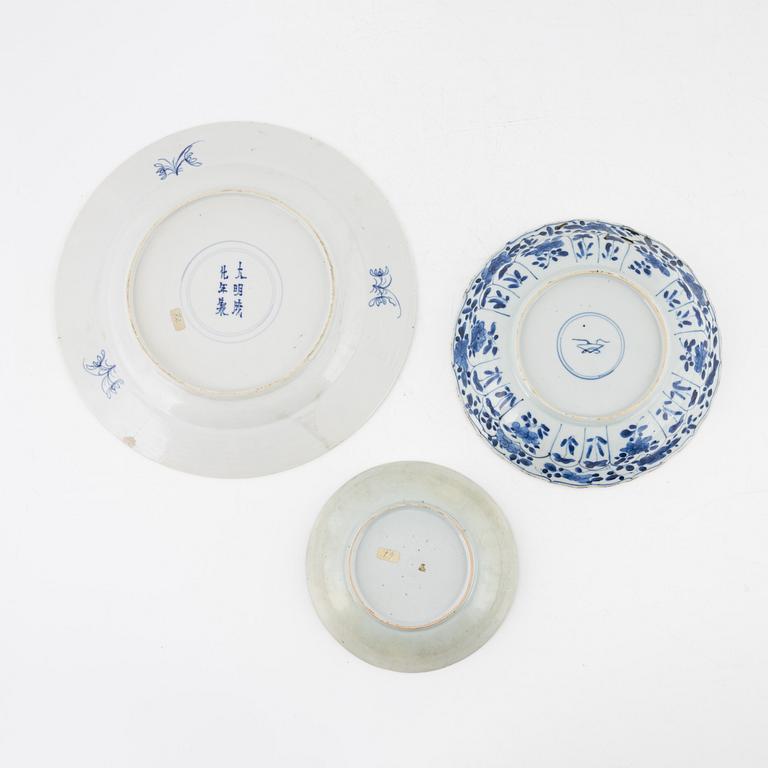 Three Chinese blue and white porcelain dishes, Qing dynasty, 18th/19th century.