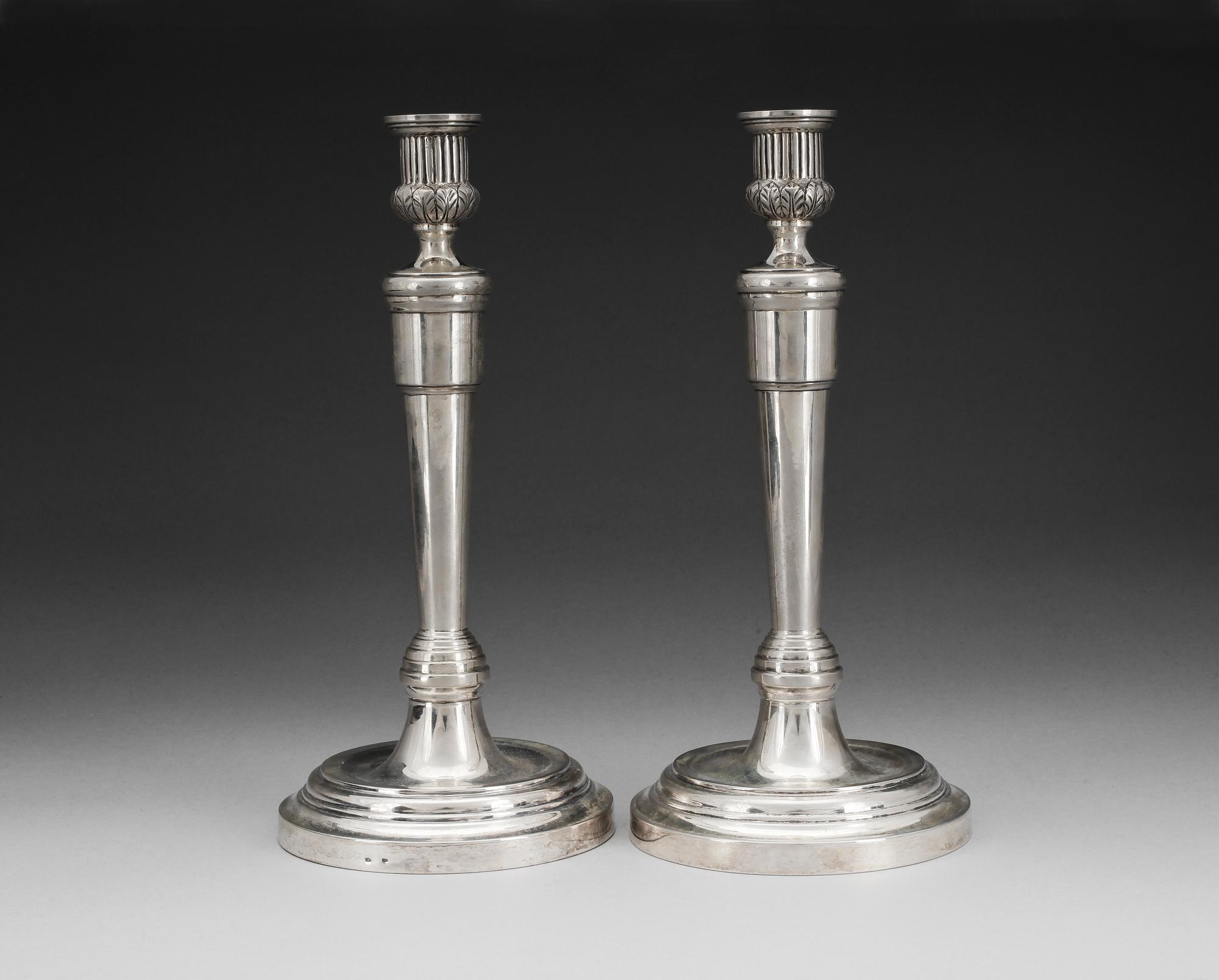LJUSSTAKAR, ett par, silver, trol Louis Vuillermet, Lyon, Frankrike. 1900-talets början. Ca 1140g.