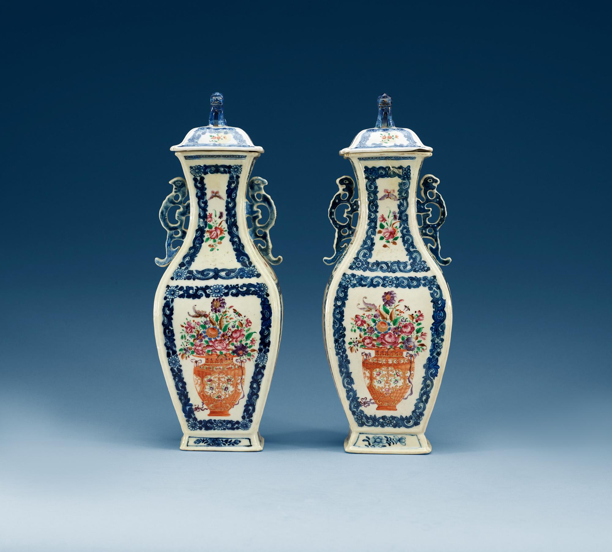 URNOR med LOCK, ett par, kompaniporslin. Qing dynastin, Qianlong (1736-95).