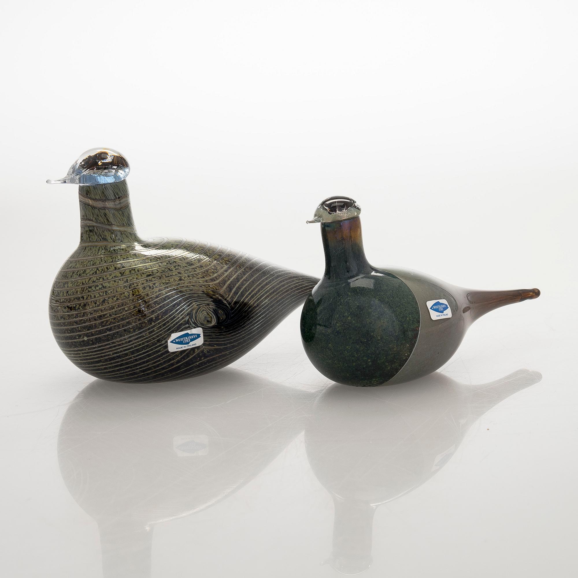 Oiva Toikka, Two glass birds, signed O. Toikka Nuutajärvi.