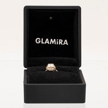 Ring 18K guld med runda briljantslipade diamanter.