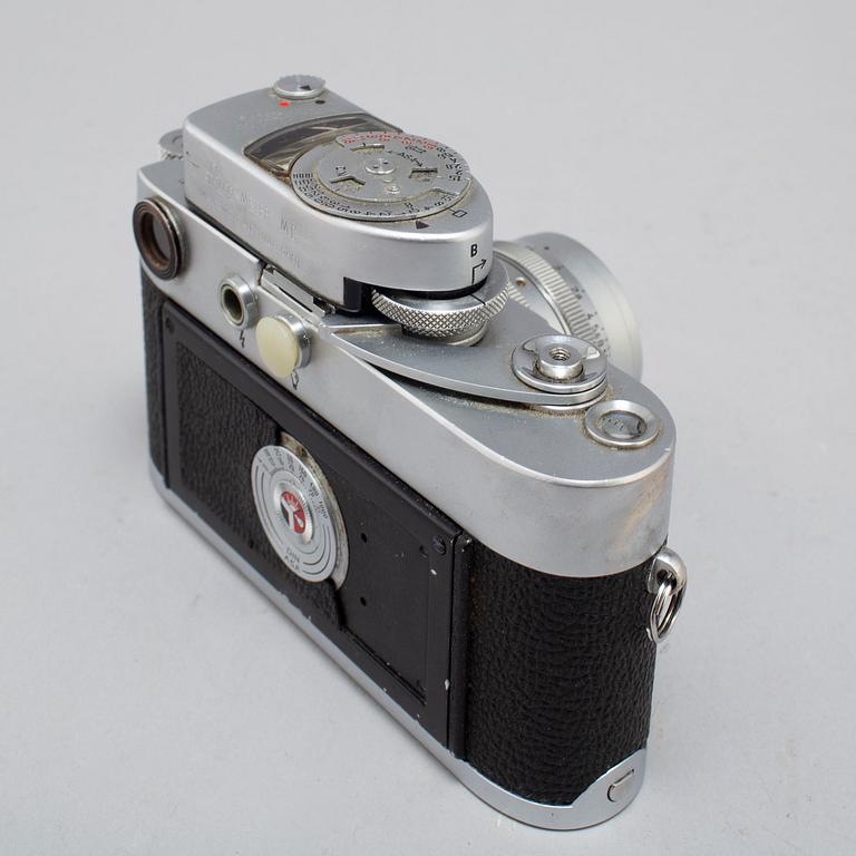 A Leica M3 camera, with objective Summarit 1:15, numbered 1527210.