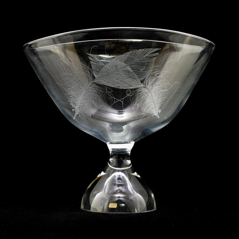 SKÅL PÅ FOT, glas, Vicke Lindstrand, Kosta, 1900-talets andra hälft.