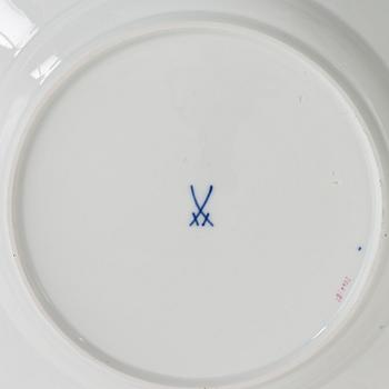 A 30-piece porcelain dinner service, "Indische Malerai Grün", Meissen, Germany.