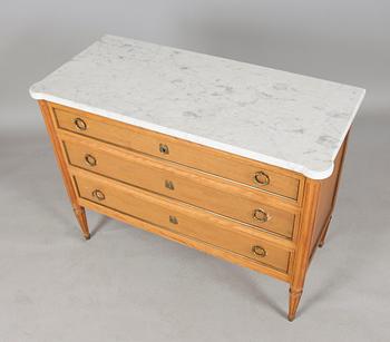 BYRÅ, gustaviansk stil, 1900-talets andra hälft.