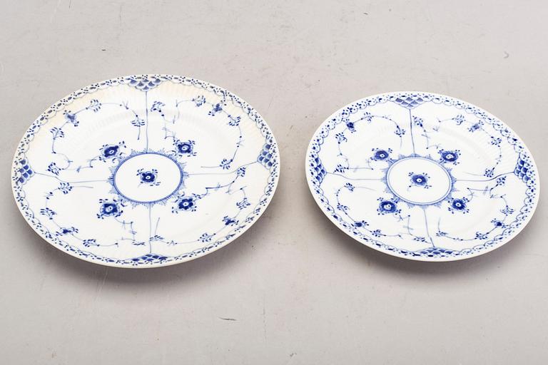 A TEA- AND COFFEESET MUSELMALET ROYAL COPENHAGEN 42 PCS.