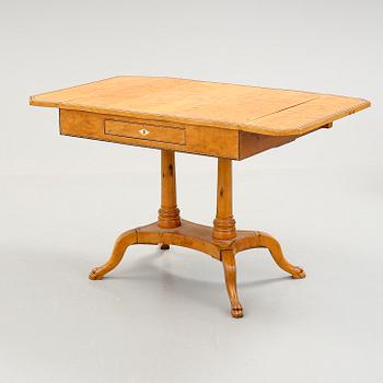 SALONGSBORD, Karl Johan, 1800-talets första hälft.