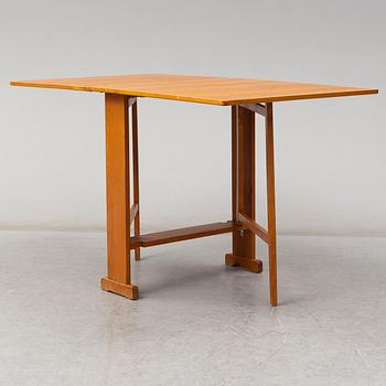 A mid 20th Century gate-leg table.