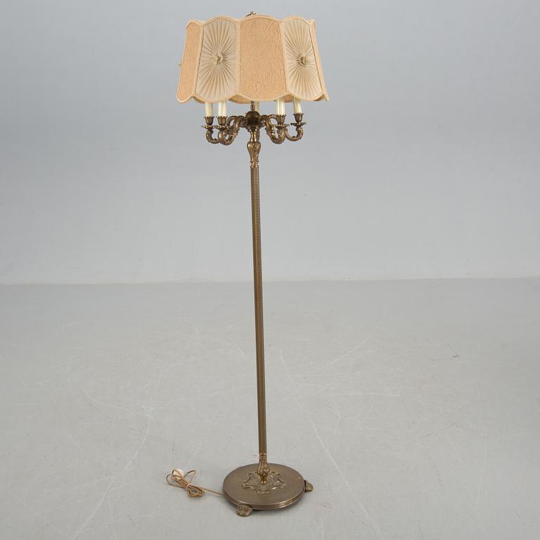 GOLVLAMPA, 1900-talets mitt.
