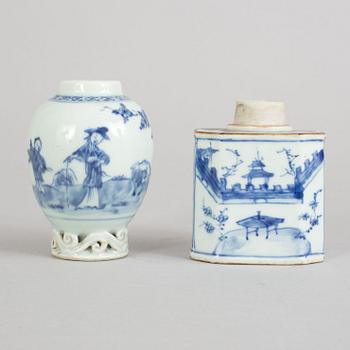 Two blue and white tea caddies, Qing dynasty, 18th Century.