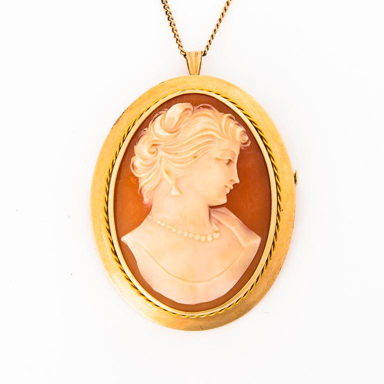 A 14K gold framed cameo  brooch or necklace. Kymlander Voldemar, Helsinki 1960.