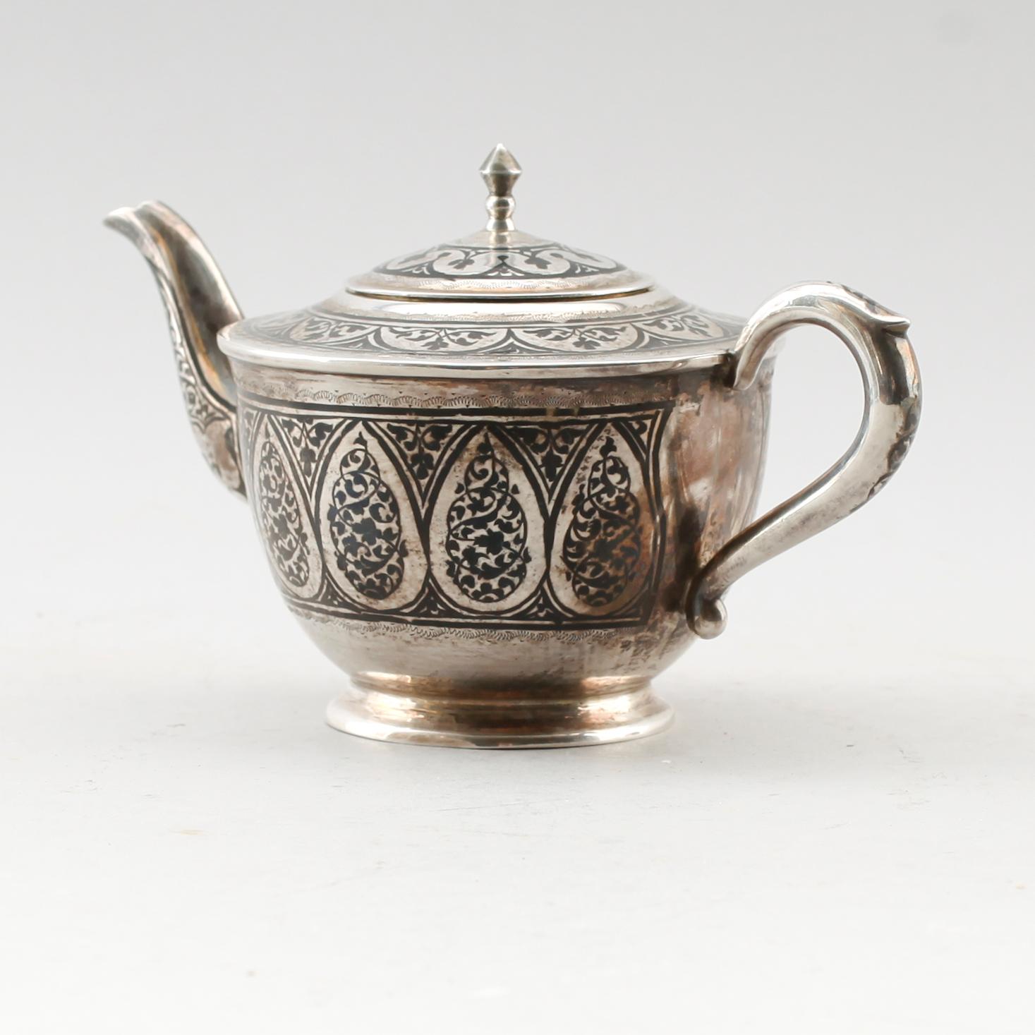 KANNA, silver, möjligen Ryssland, 1800-/1900-tal. Vikt ca 242 g.