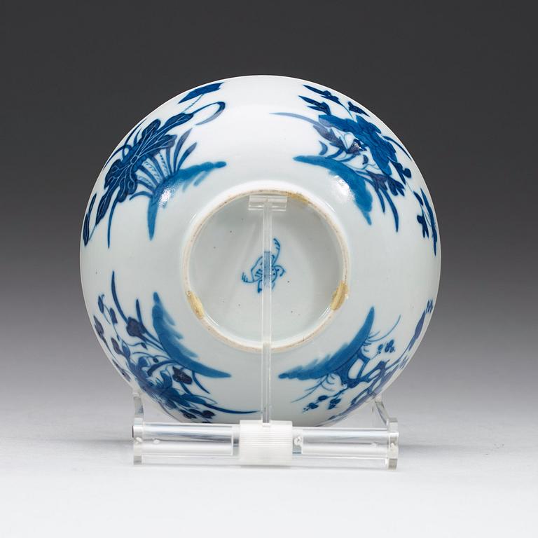 A blue and white bowl, Qing dynasty Kangxi (16662-1722).