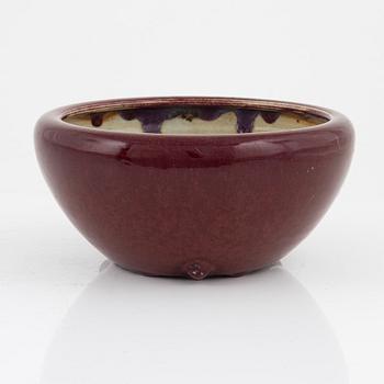 A ceramic bowl, late Qing Dynasty, around 1900.