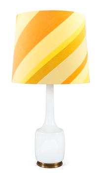 23. AN OPAL COLOURED GLASS TABLE LAMP,