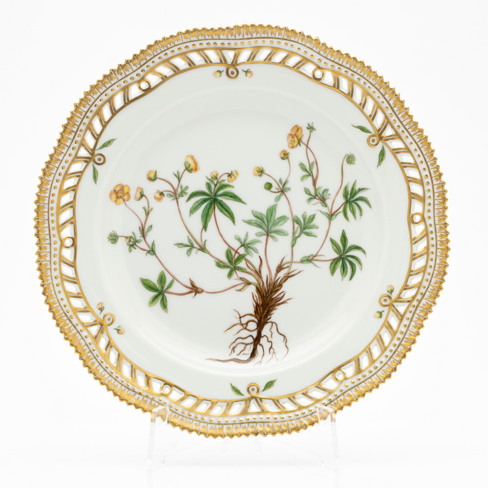 Royal Copenhagen, Plate, "Flora Danica", 1969-1974.