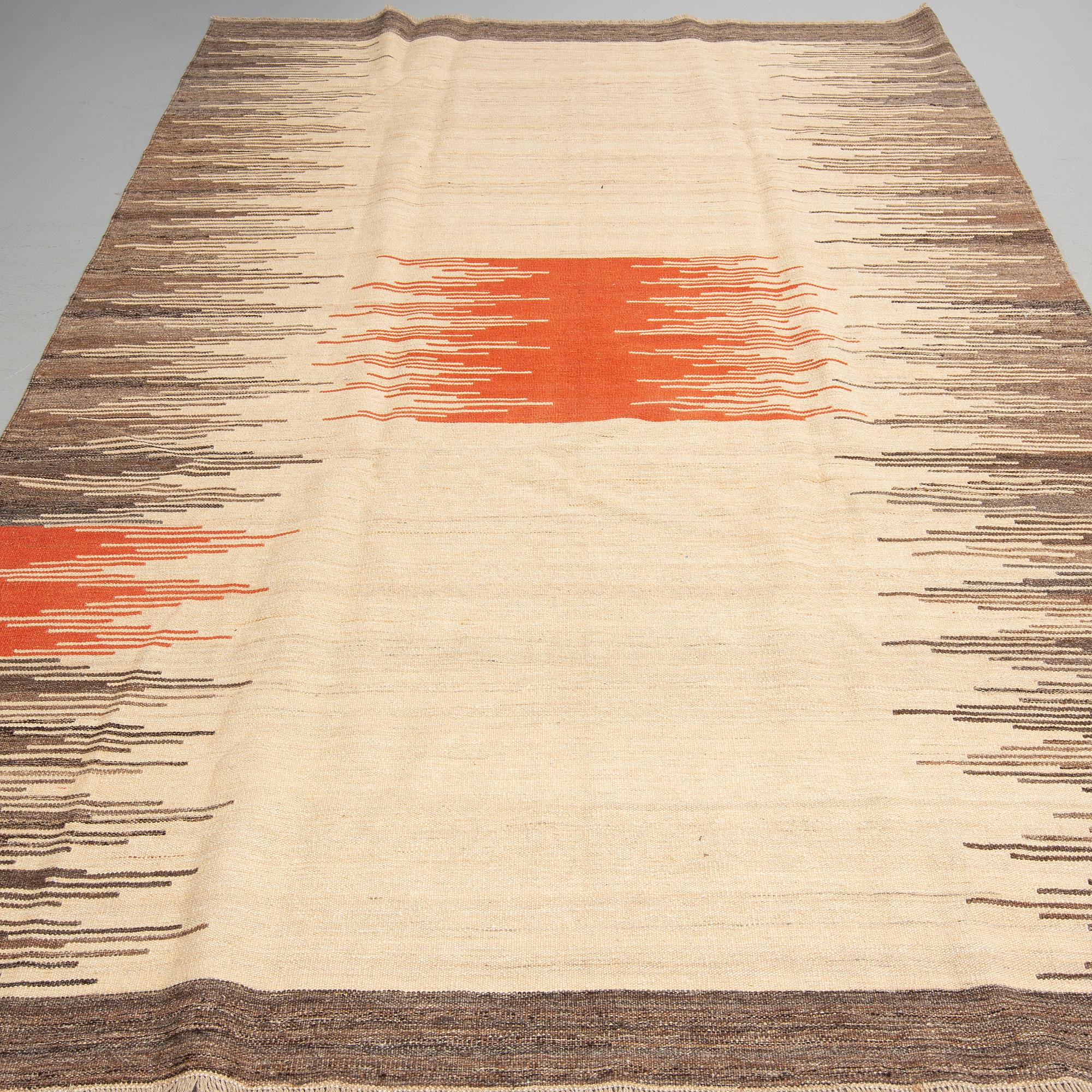 A PERSIAN FLATWEAVE, 305 x 202 cm.