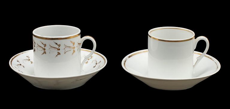 KAFFEKOPPAR med FAT, 4+1, porslin, empire, 1800-talets första hälft.