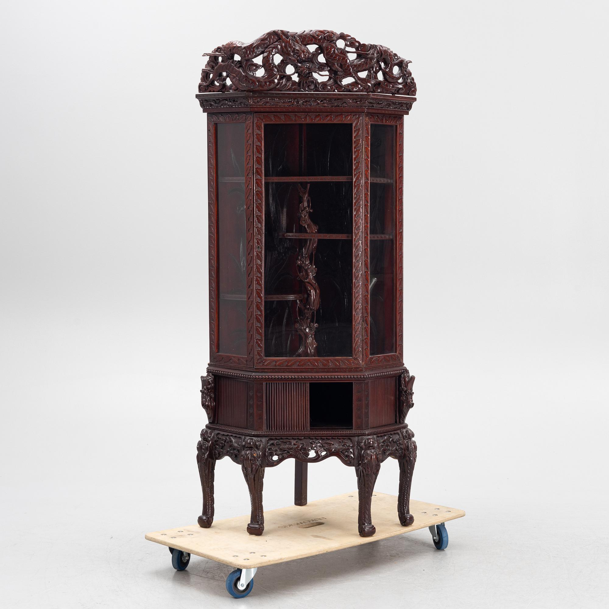 Vitrinskåp, Kina, 1900-tal.