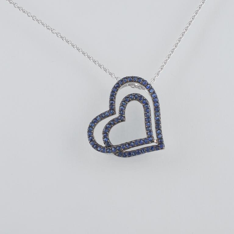 HÄNGE, 18K vitguld med fasettslipade blå safirer ca 1.42 ct. Vikt 7,5 gram.