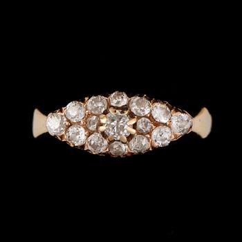 RING, guld 18K, diamanter, otydliga stämplar, Sverige. Vikt ca 5 gram.