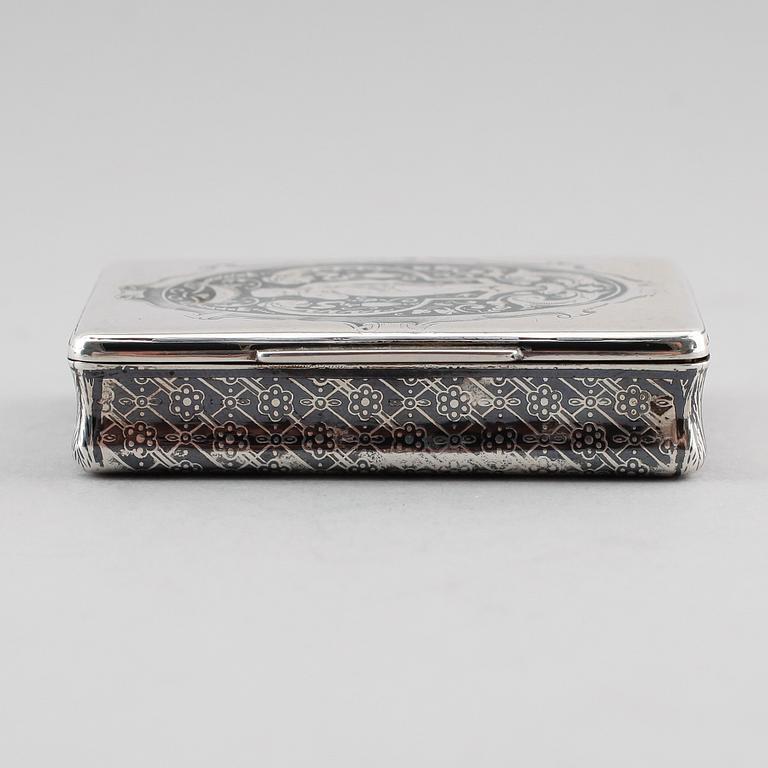 DOSA, silver, Paris, 1800-talets första hälft. Vikt ca 68 gram.
