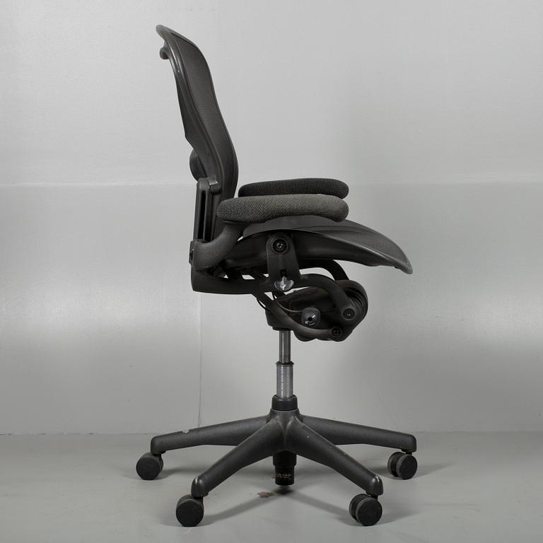 KONTTORITUOLI, "Aeron Chair", Herman Miller.