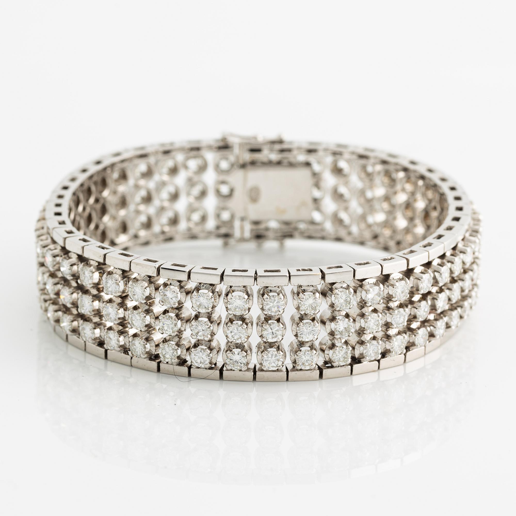 Bracelet 18K white gold with round brilliant-cut diamonds.