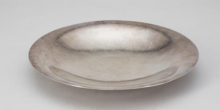 A Danish sterling silver dish, maker´s mark Georg Jensen.