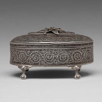 239. A Russian 19th century silver filigree box, unidentified makers mark, Moscow 1889.