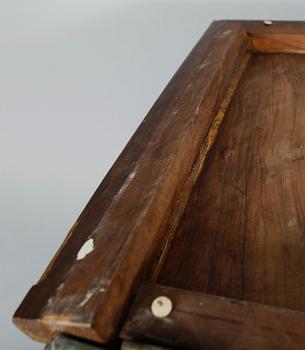 KOMMOD, sekelskiftet 1900.