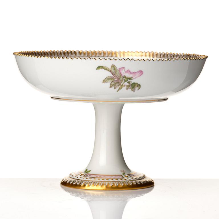 A Royal Copenhagen 'Flora Danica' tazza, Denmark, 20th Century.