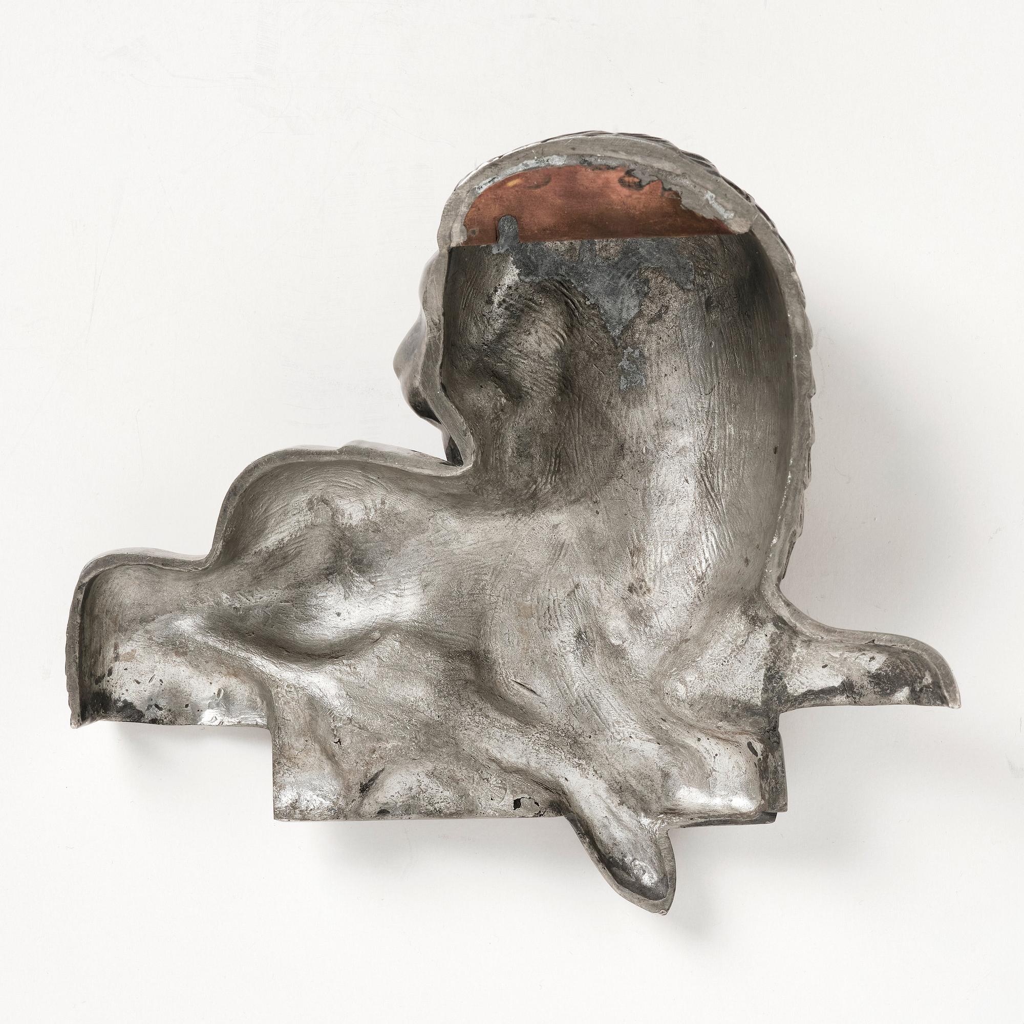 Anna Petrus, väggskulptur, lejon, Firma Svenskt Tenn, Stockholm sannolikt 1920-30-tal.