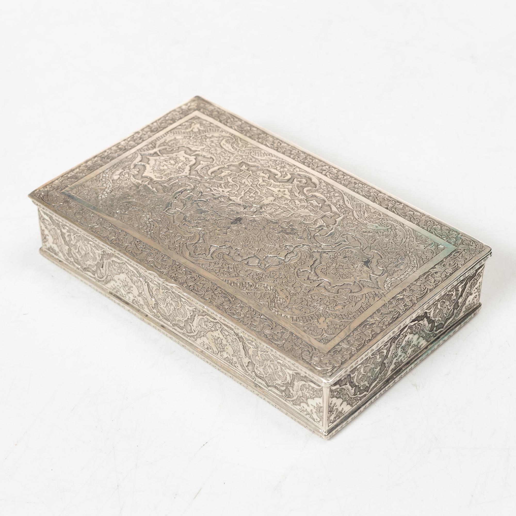 A Persian silver cigarett box, first half of the 20th century. Total weight 266 grams.