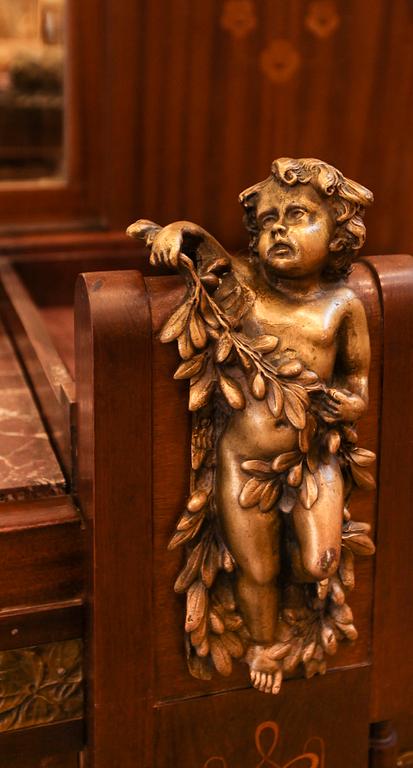 BYRÅ MED UPPSATS, Sydeuropa, 1900-talets första hälft.