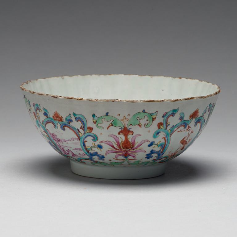 A famille rose bowl, Qing dynasty, Qianlong (1736-95).