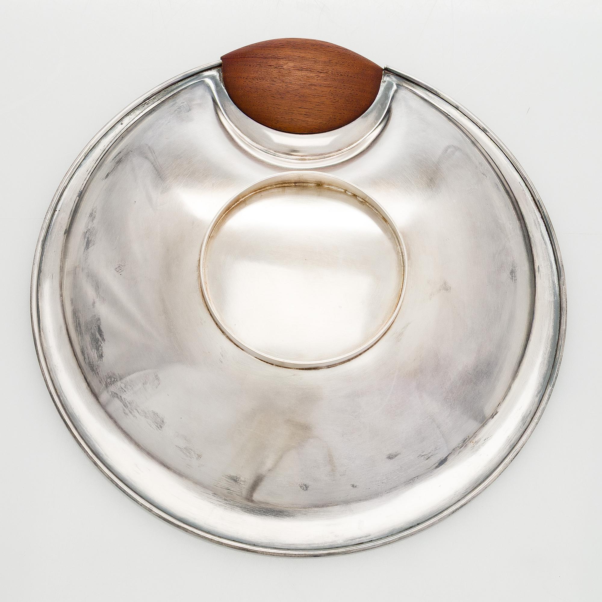Tapio Wirkkala, breadbasket/ bowl, silver and teak, maker's mark TW, Kultakeskus, Hämeenlinna 1965.