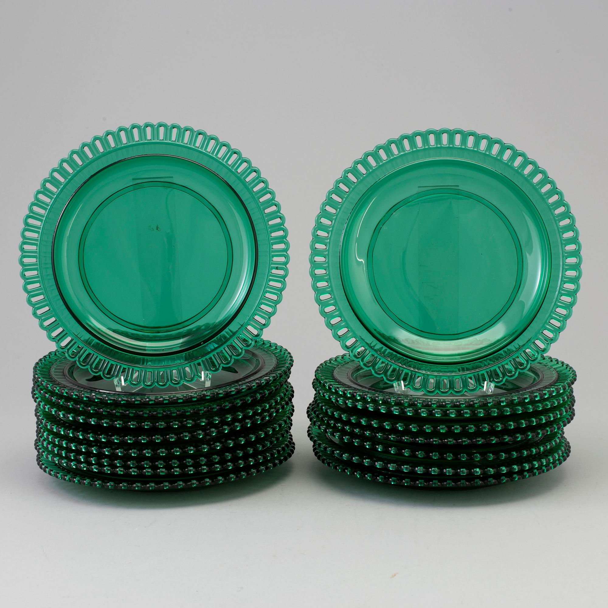 17 glass plats from Gullaskruf, second half of the 20th century.